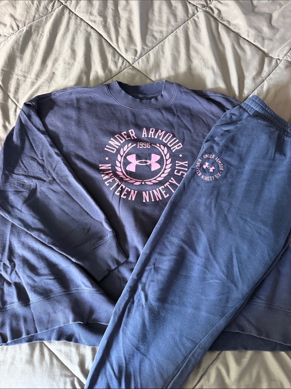 Under Armour women Blue Crewneck Sweatshirt with Pink Logo and pants XXL